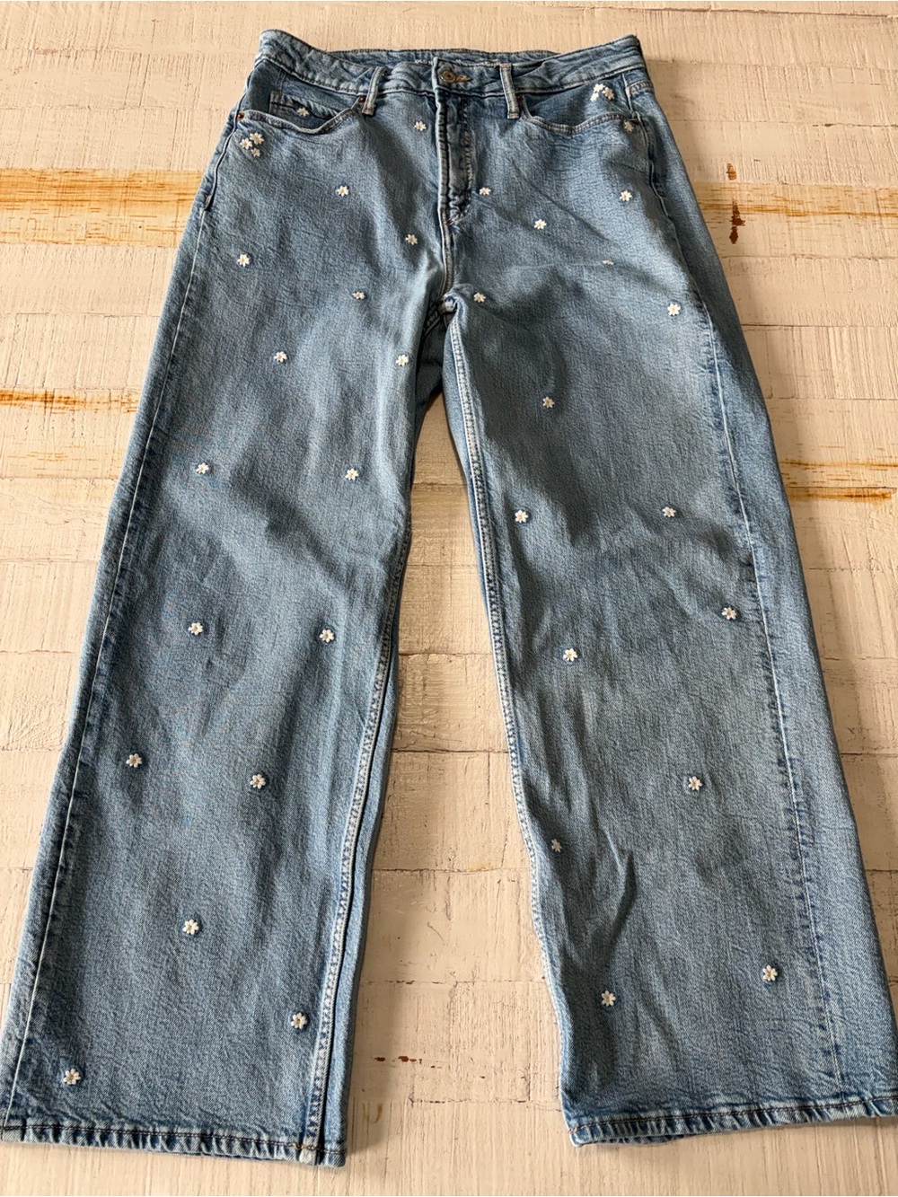 Old Navy Sky-Hi Wide Leg Jeans size 10 Petite Daisy Embroidered Floral Denim